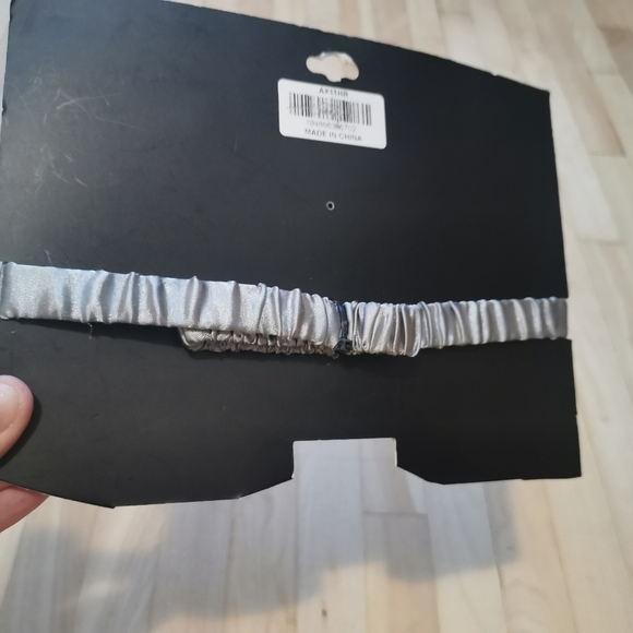 10/10$💚Kendall Kylie satin sleep mask bnwt - Picture 3 of 5